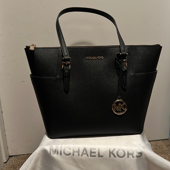 MICHAEL Michael Kors Handbags - Michael Kors purse. Just used 3 times.